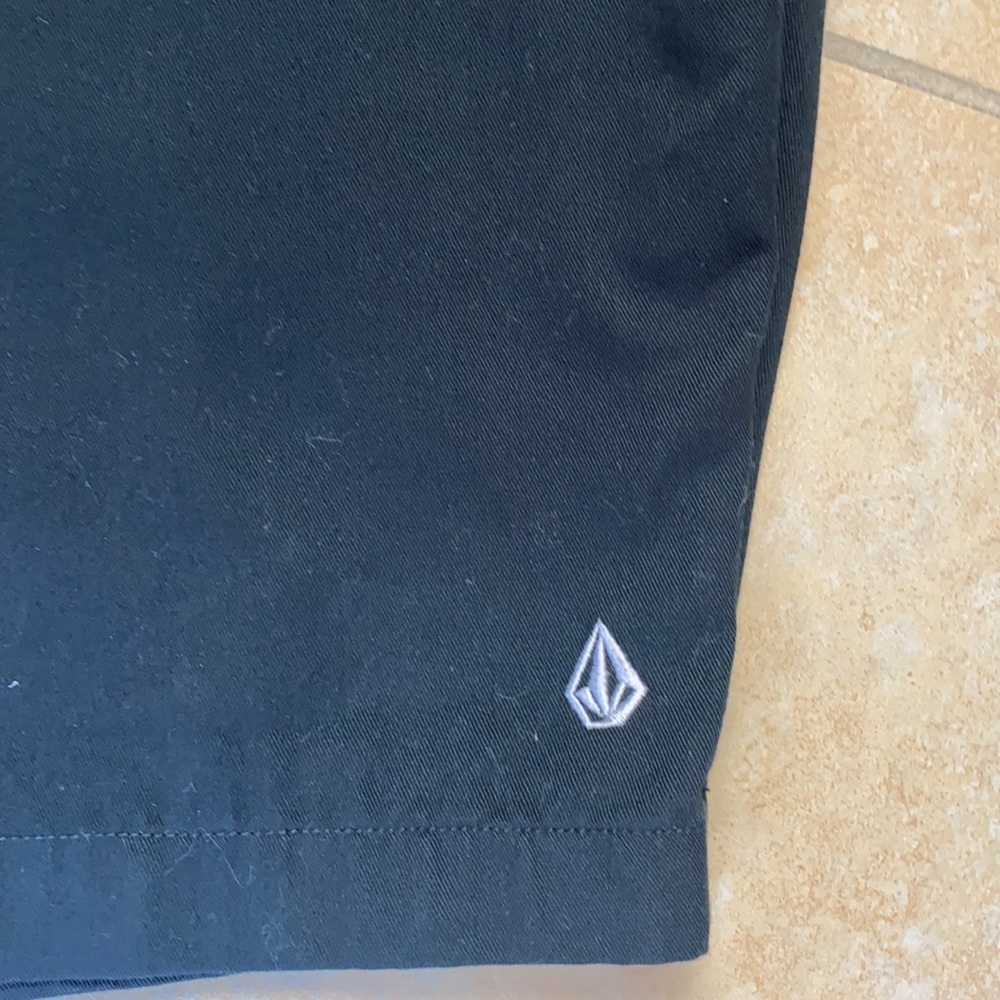 VOLCOM Mens shorts size 38 - Picture 9 of 10